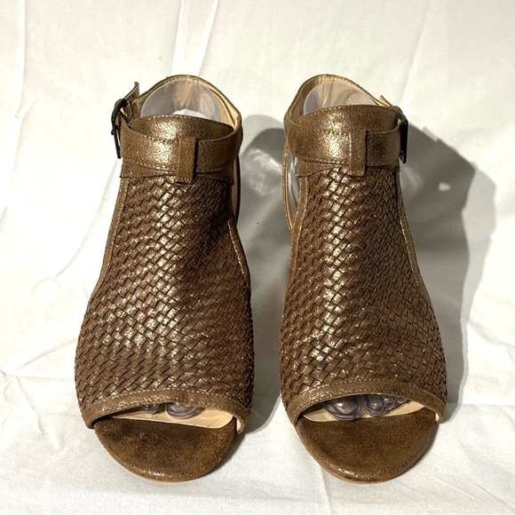Adrienne Vittadini ROSEANNE Metallic Gold Woven Wedge Sandals Heels Shootie - Picture 4 of 16